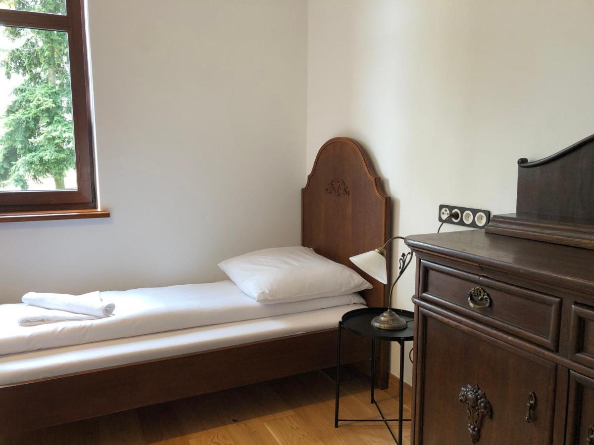 Bed and Breakfast Dwor Gogolewo Nad Warta Ksiaz Wielkopolski Esterno foto